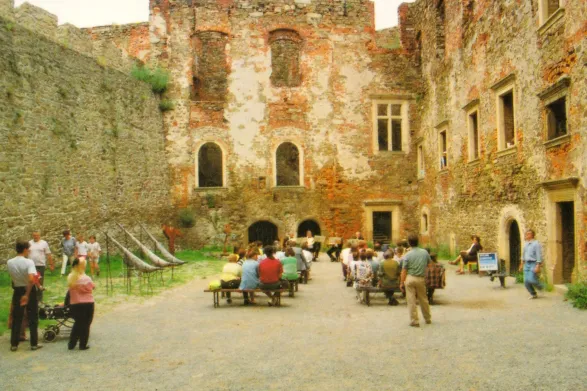 Helfštýn, leporelo, 13 minipohlednic, 10,5x7,5, vydáno r. 1995, v počtu 10 000 ks
