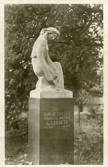 Týn nad Bečvou, MF, Pomník Gabriely Smetanové