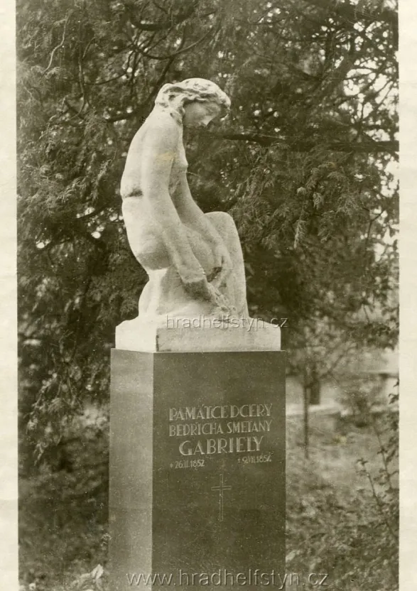 Týn nad Bečvou, MF, Pomník Gabriely Smetanové