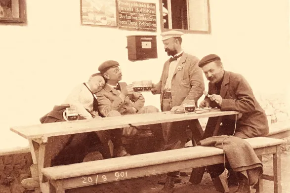 Helfštýn, restaurace Zavadil, prošlá foto pohlednice, 1901
