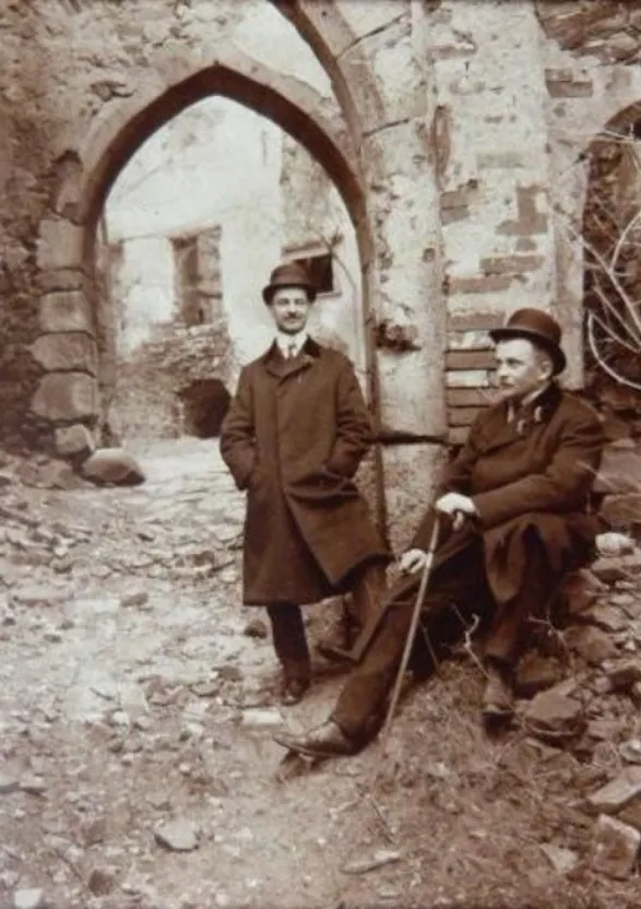 Helfštýn, fotografire, prof. Stolička a p. Bradáč, 1911