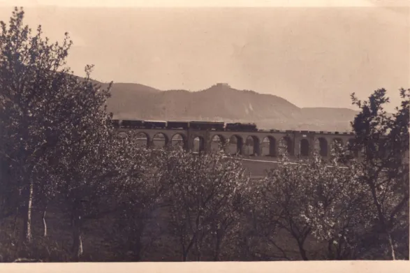 Helfštýn s viaduktem, MF, nakl. A. Richtrová-Sotorníková, Lipník, prošlá 1933