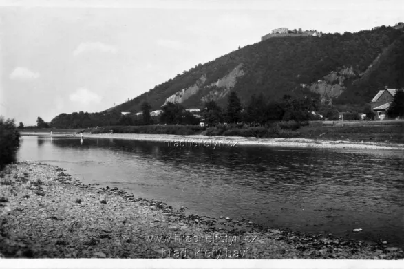 Helfštýn, MF, s Bečvou, nakl. A. Richtrová-Sotorníková, papír, Lipník, 1941