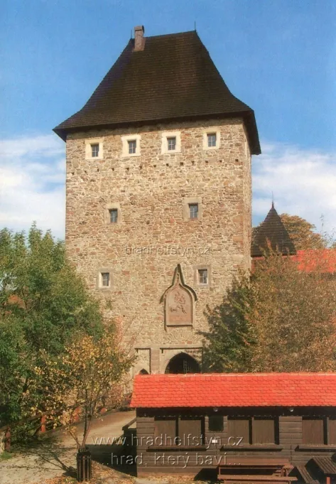 Helfštýn, VF, vstupenka č.12, Věže druhé brány (reliéf r. 1480)